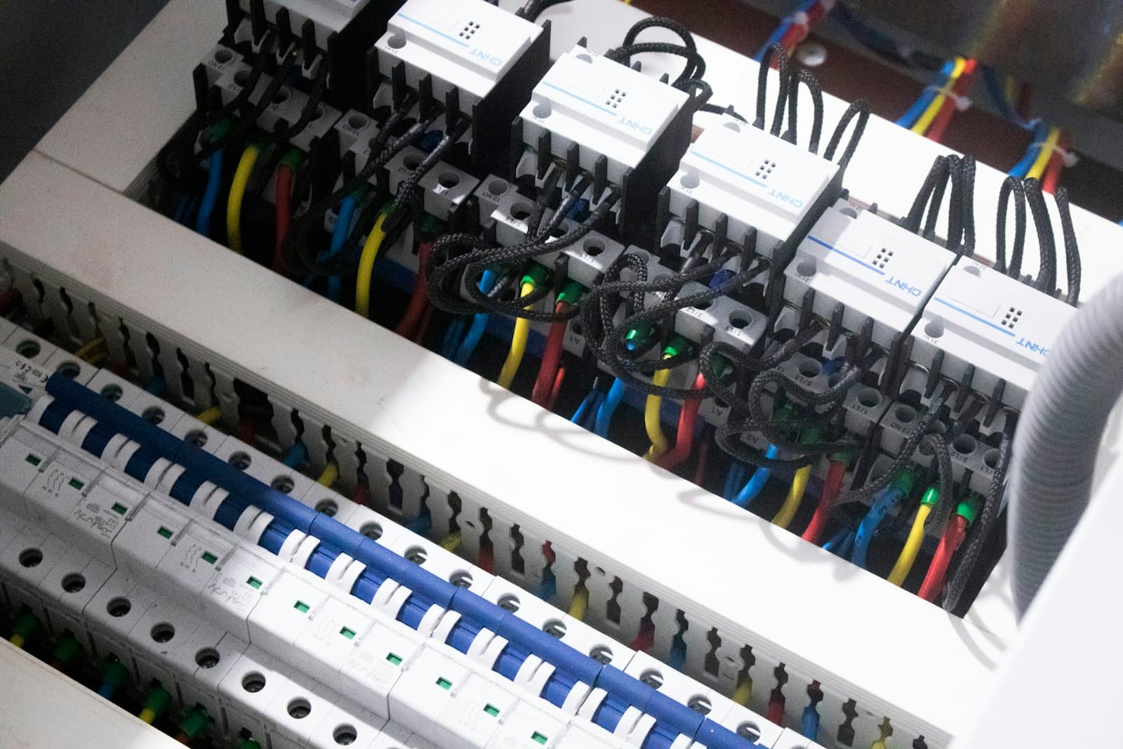 Een nieuwe zekeringkast, netjes bekabeld